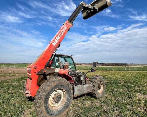 Pala Cargadora Manitou con Accesorios