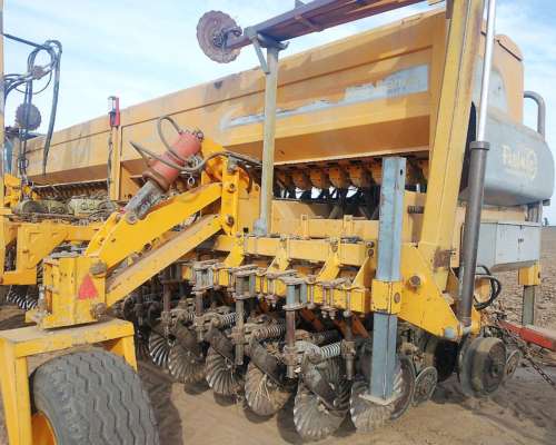 Sembradora Fabimag FG 01 - 37 Líneas con Kit ALFALFERO-2010