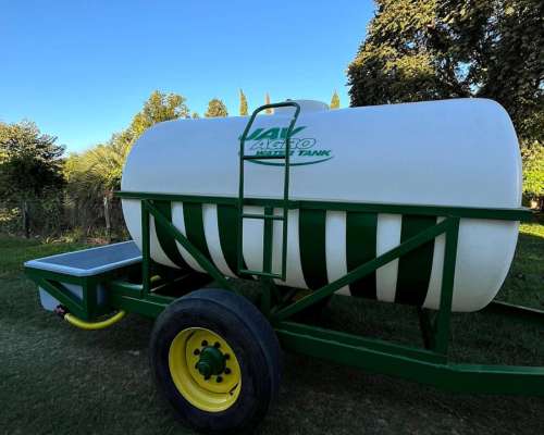 Acoplado Tanque C/bebedero Marca JAV Water Tank