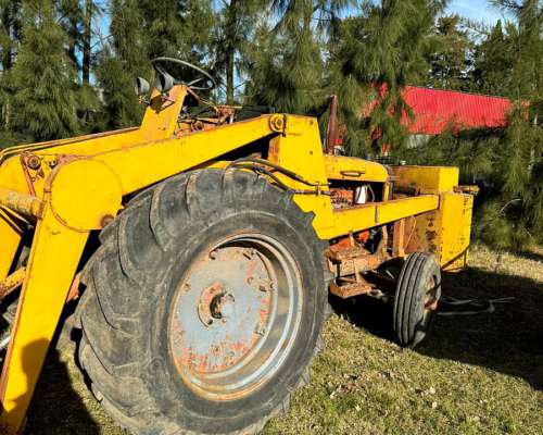 Tractor Fiat Invertido con Pala