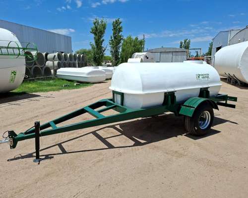 Acoplado Tanque 3800 Litros. Plasticos Laspiur SRL