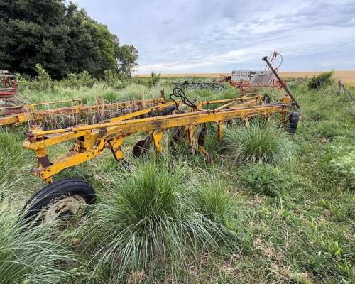 Arado Rejas Agrometal 6 Rejas con Cuchillas Usado