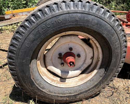 Tractor Fiat 600e con Desmalezadora de Arrastre 1,5mts