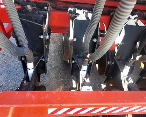 Sembradora Metar 4200 con Alfalfero