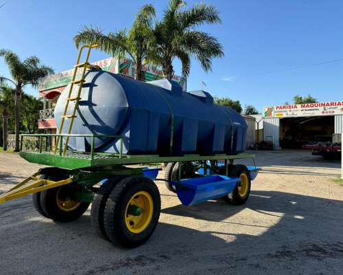 Acoplado Tanque para 10.000 Lts con Bebederos