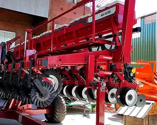 Sembradora Autotrailer Monumental AD 8300 16/52