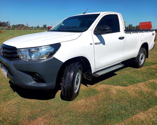 Toyota Hilux 4X4 Cab. Simple