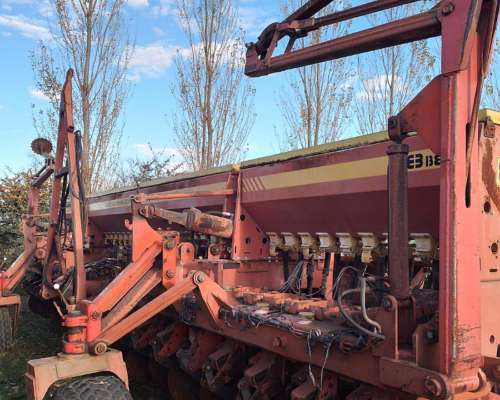 Sembradora Bertini 3200 .