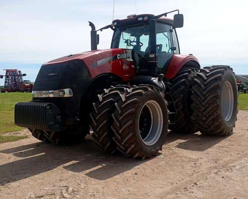 Case Magnum 340 con Duales Delanteras