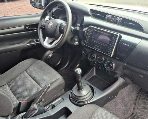 Toyota Hilux DX 2.4 4X4 2016