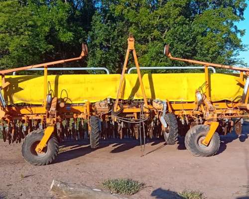 Sembradora Agrometal MX de 33 a 21 CM.