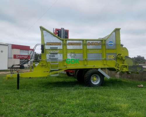 Desparramador de Estiercol M 12 Mts con Pateadores. Secman