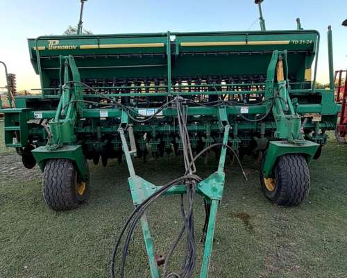 Sembradora Marca Pierobon TD 21-24