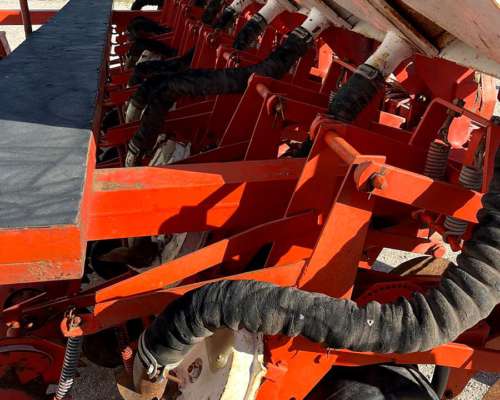 Sembradora Migra S-22 de 9 Surcos a 52 CM.