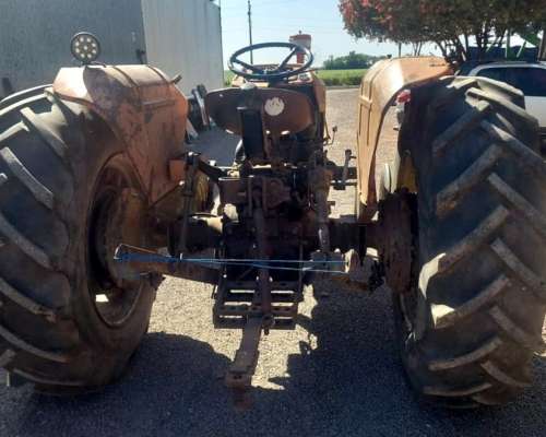 Tractor Fiat 600 e con Tres Puntos.