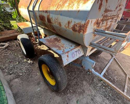 Acoplado Cisterna 2000 Lts