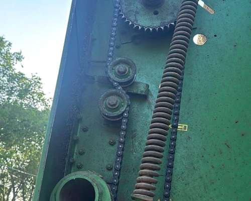 Rotoenfardadora John Deere 566