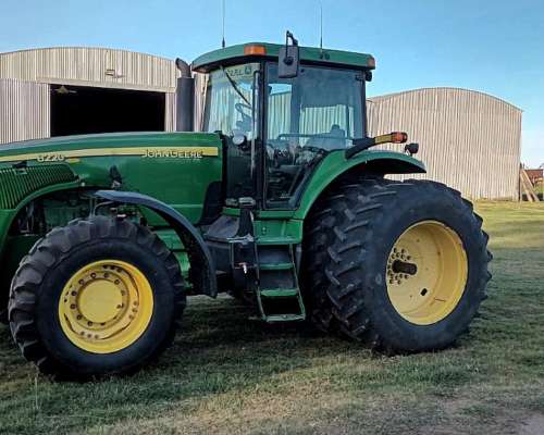 Tractor John Deere 8220 Usado 2004