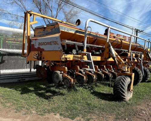Sembradora Agrometal TX Mega 16 a 52