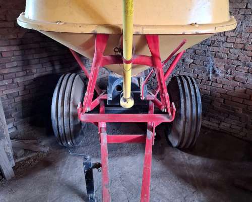 Fertilizadora Tanzi Modelo 2002