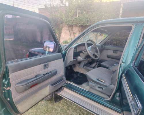 Camioneta Toyota SR5 4X4