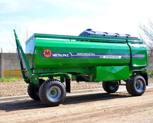 Tanque Combustible de 6000 Litros con Agua y Taller