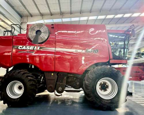 Case IH Axial Flow 8010 - año 2007.