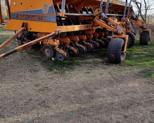 Sembradora Agrometal 16/52 Fert. Simple. año 2010