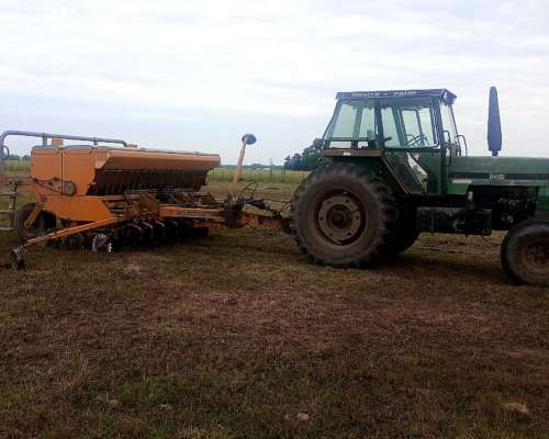 Tractor con Sembradora Enganchado.