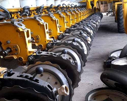 Equipo MF 1690 y Ascanelli RS 3000 Magnum 20 a 42 CM.