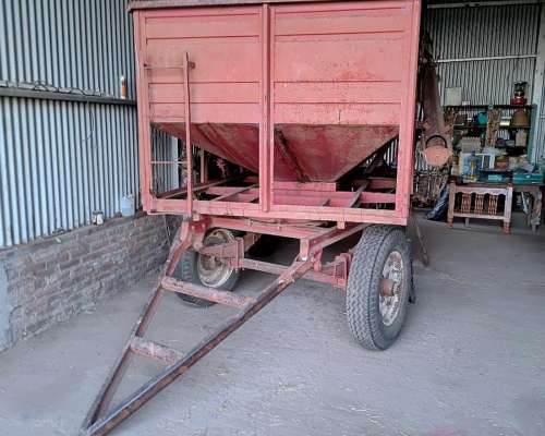 Tolva Semillera con Chimango 6 TN