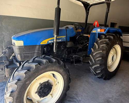 Tractor New Hollad 75 HP con 3 Puntos