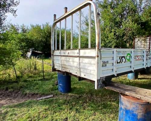 Carrocería con Barandas Volcables y Arcos para Lona.s