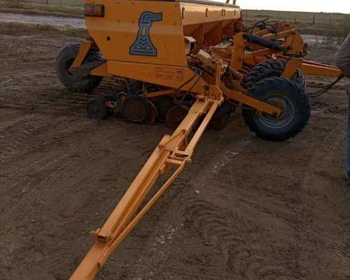 Vendo Sembradora Agrometal MX 33/21 con Alfalfero