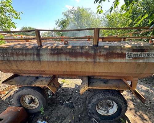 Acoplado Cisterna Mauro 3000 Litros en Tucumán