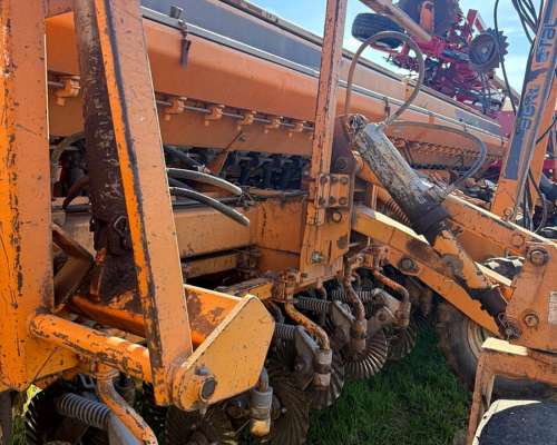 Sembradora Agrometal 33 a 21 cm Todo Chorrilo con Monitor