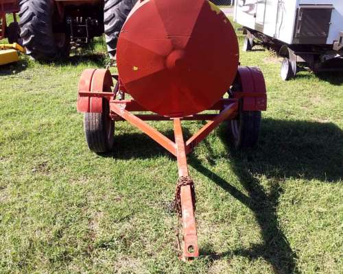 Acoplado de 1 Eje con Tanque Plástico para 1500 Litros