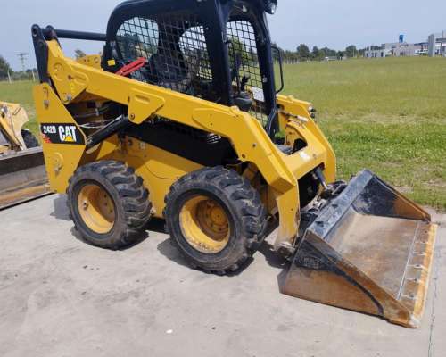 Caterpillar 242d 2017 3200 Horas 74hp Permuto Todo Vial