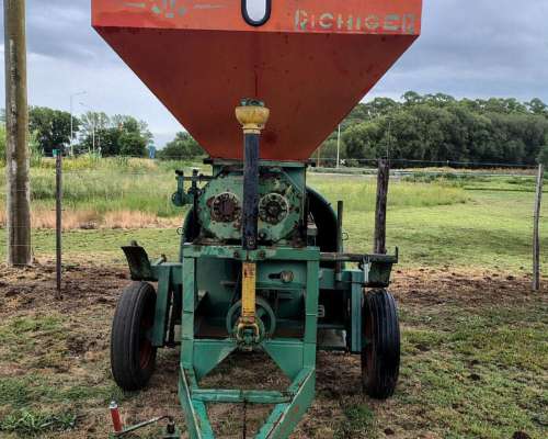 Embolsadora y Quebradora de Granos Richiger