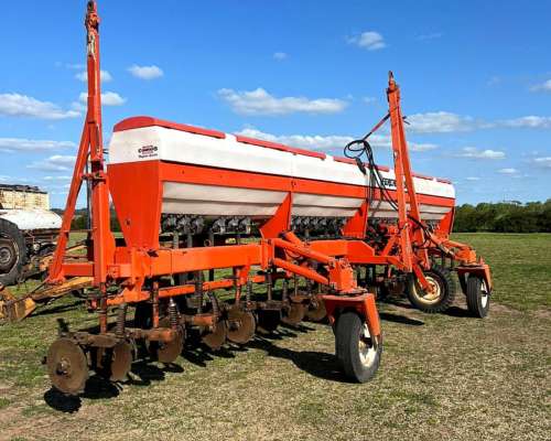 Fertilizadora Fercam de 17 Líneas a 52