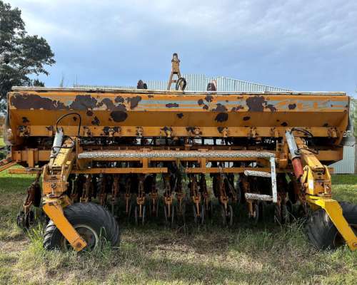 Sembradora Agrometal MX de 23 Lineas a 21cm