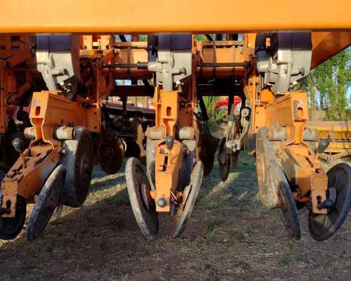 Sembradora Agrometal TX Mega de 16 a 52