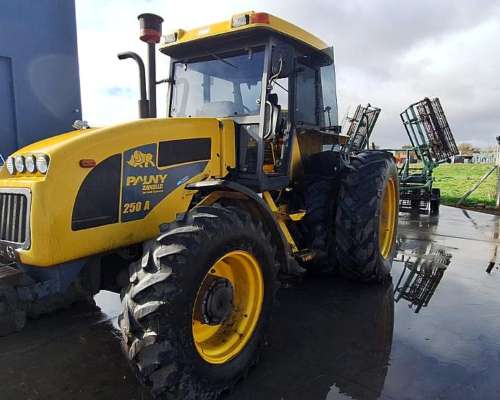 Tractor Pauny 250 - Motor Cummins - 8700 Hs - Duales 18.4x34