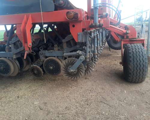 Sembradora Juber 6400 de 33 Líneas a 19