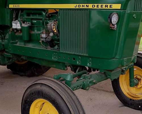 John Deere 3420, con Tres Puntos