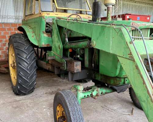 Tractor John Deere 2420 con Pala Frontal
