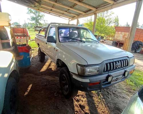 Toyota Hilux Cabina Simple 2004