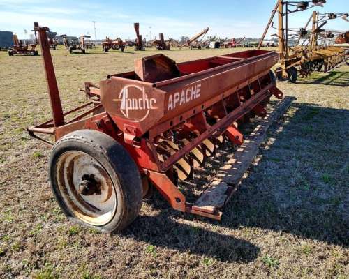 Sembradora Apache de Grano Fino de 27 Líneas a 17,5