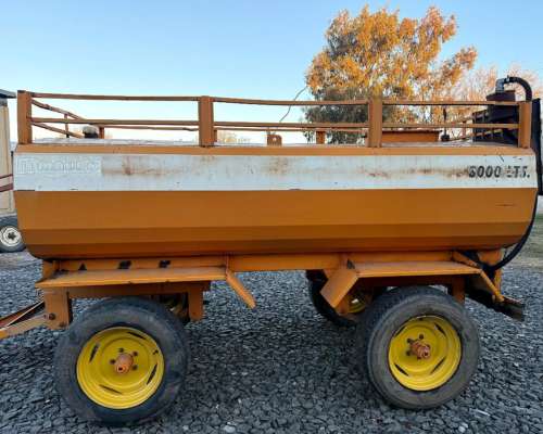Cisterna Marca Mauro 3000 Lts C/bomba