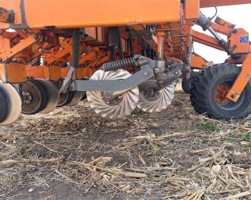 Sembradora Agrometal TX Mega Neumática 16 a 52 Doble Fert.